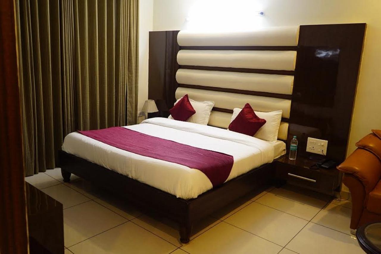 Hotel Razia Inn Hisār Zewnętrze zdjęcie